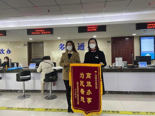 三比一提升 政務服務有溫度，企業點贊贈錦旗，網絡預約出租汽車經營服務優化升級